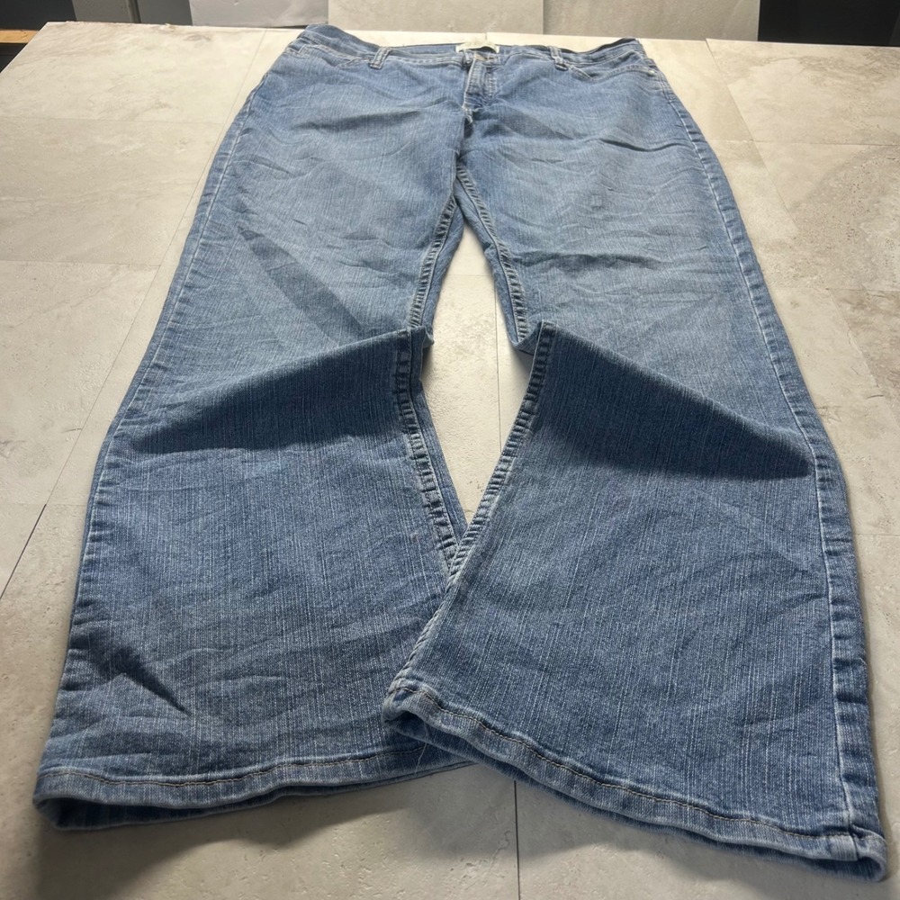 Wrangler Aura Bootcut Jeans Medium Wash Blue Womens Size 10 x 32 Stretch Denim